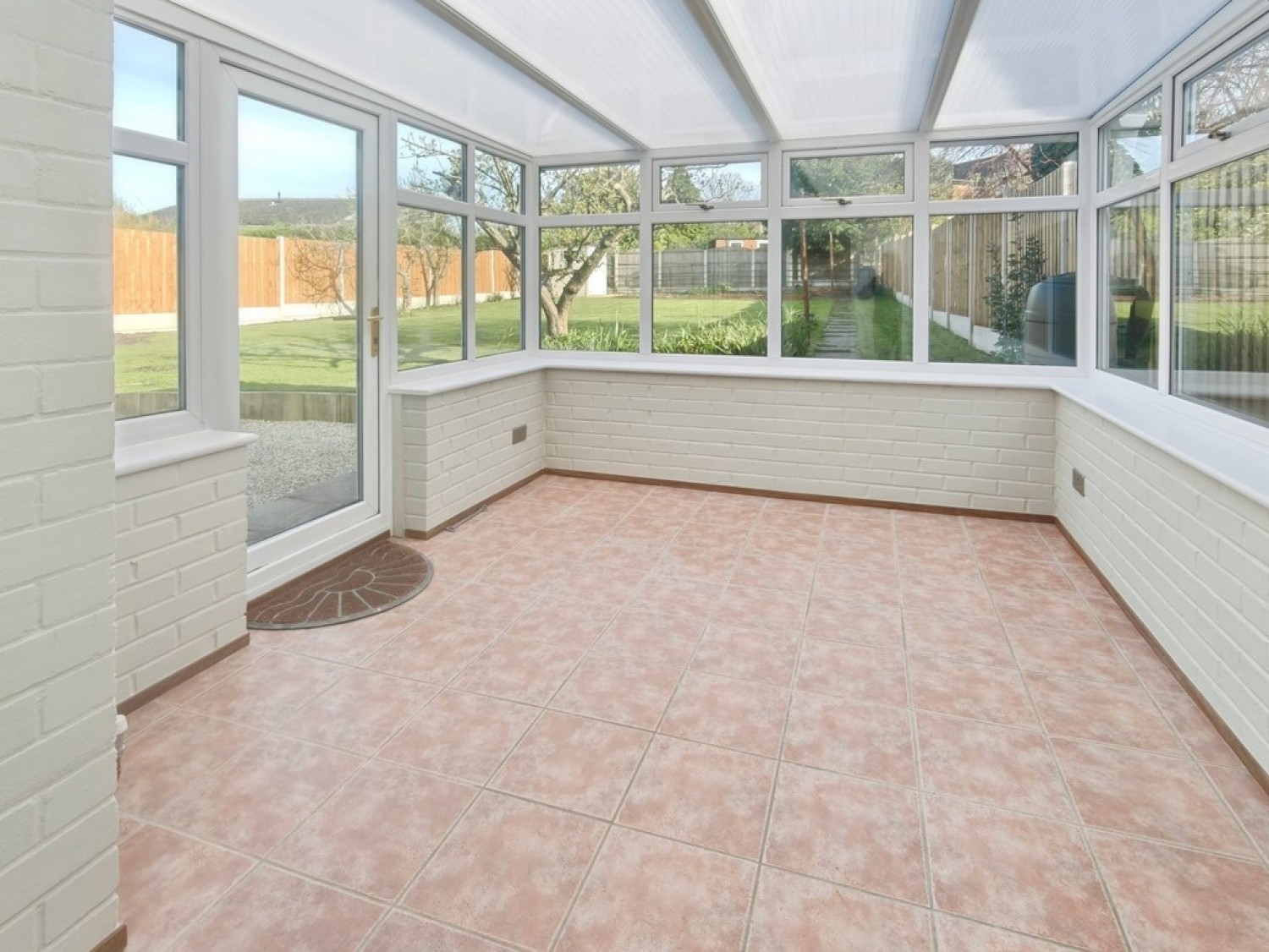 2 bedroom Bungalow for Letting Sebright Avenue