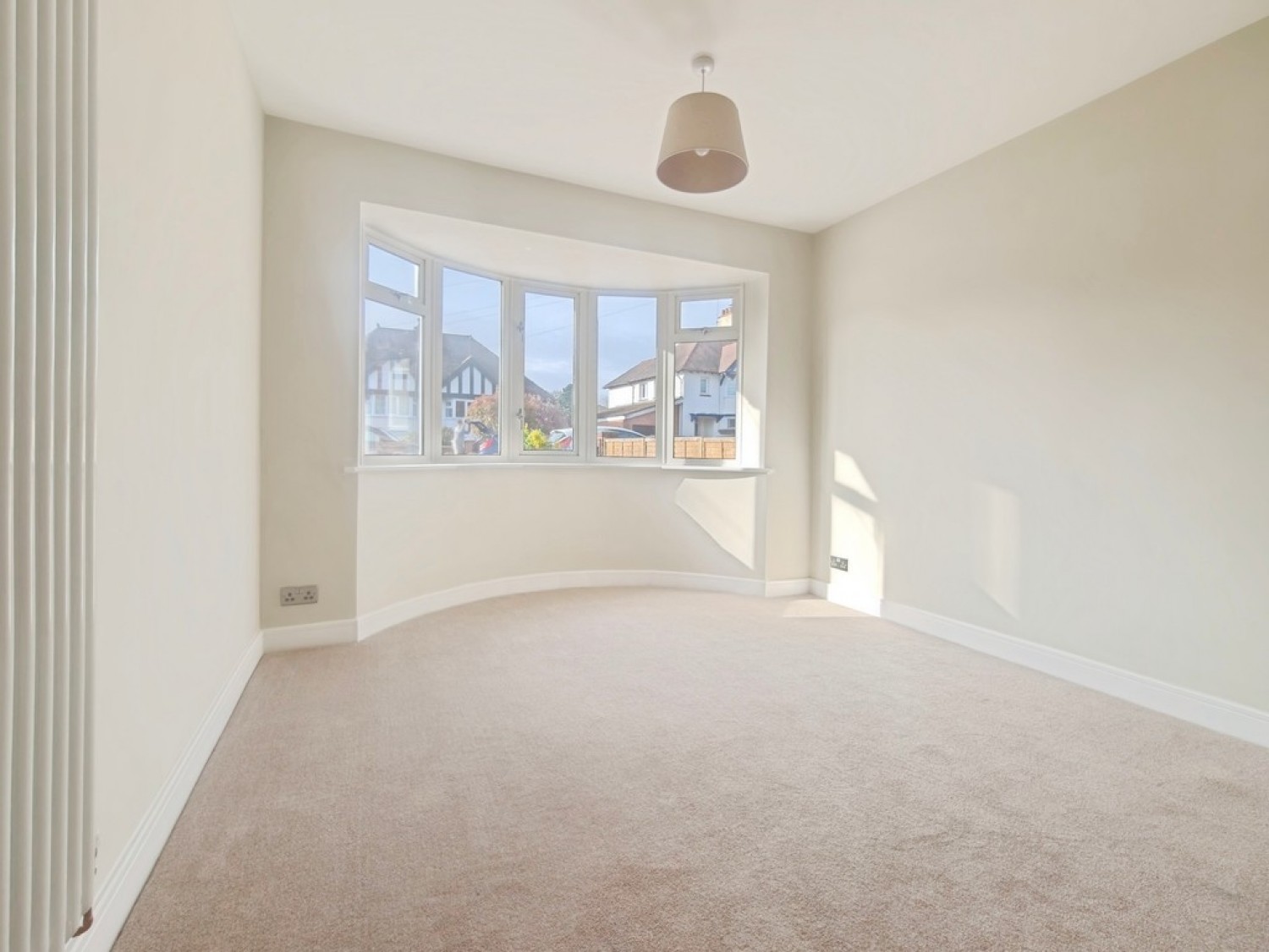 2 bedroom Bungalow for Letting Sebright Avenue