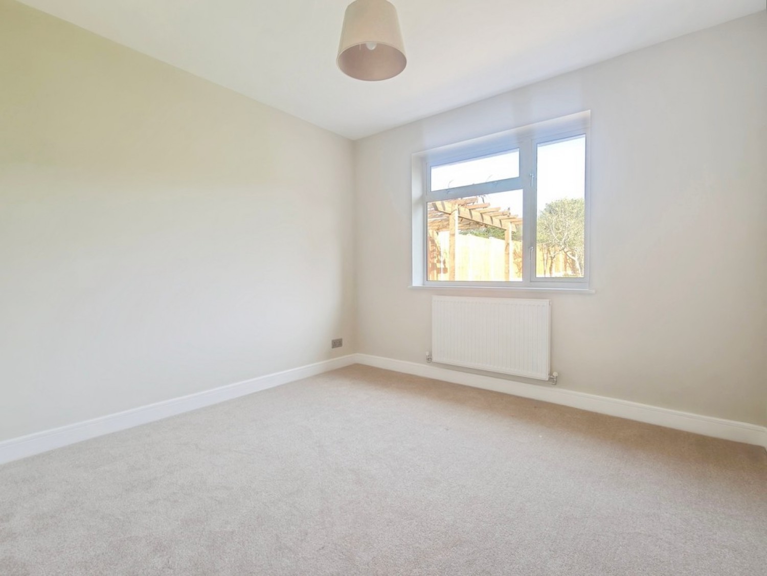 2 bedroom Bungalow for Letting Sebright Avenue