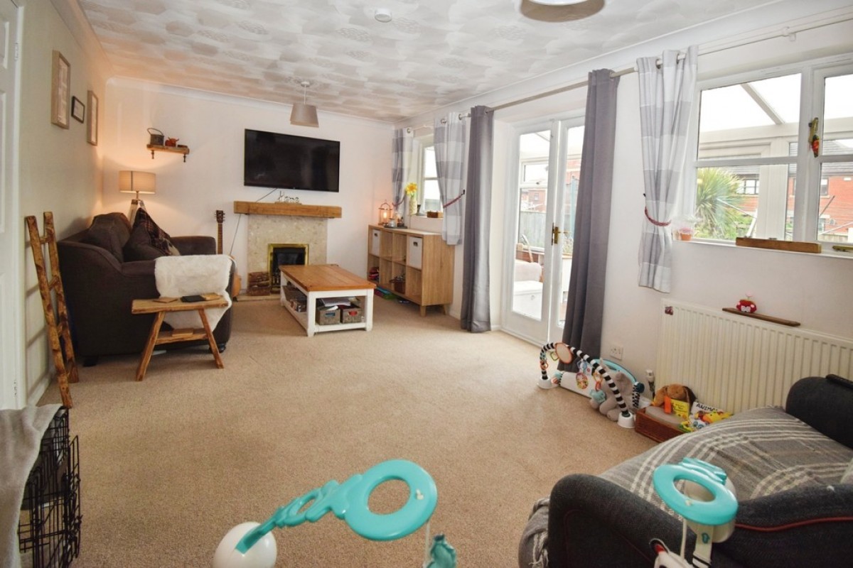 11 Bicton Avenue, St Peters, Worcester, WR5 3TF