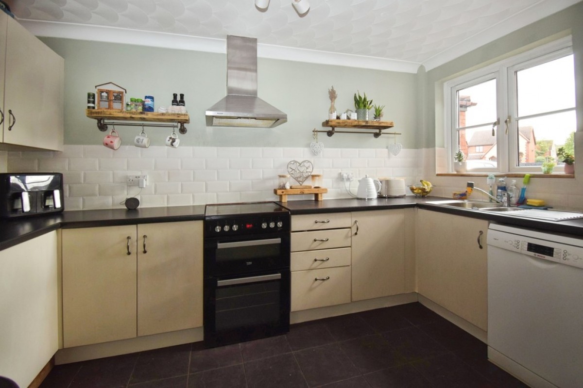 11 Bicton Avenue, St Peters, Worcester, WR5 3TF