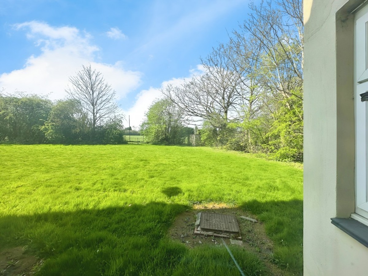 Smallthorn Place, Woodville
