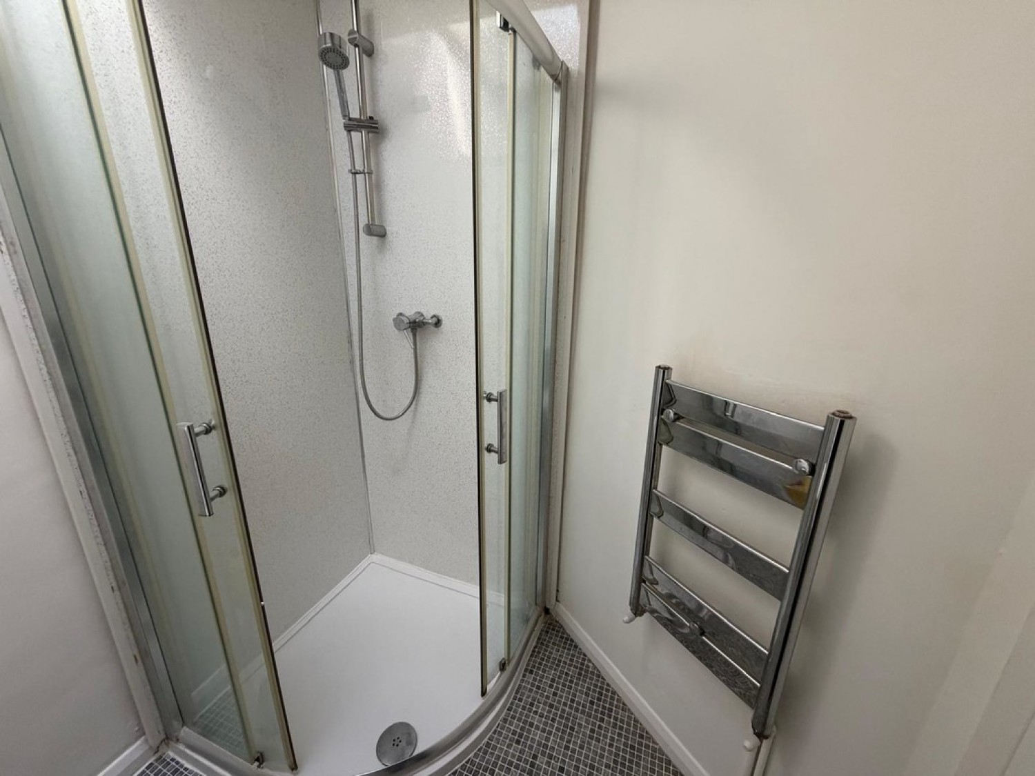 1 bedroom Flat for Letting Avenue road