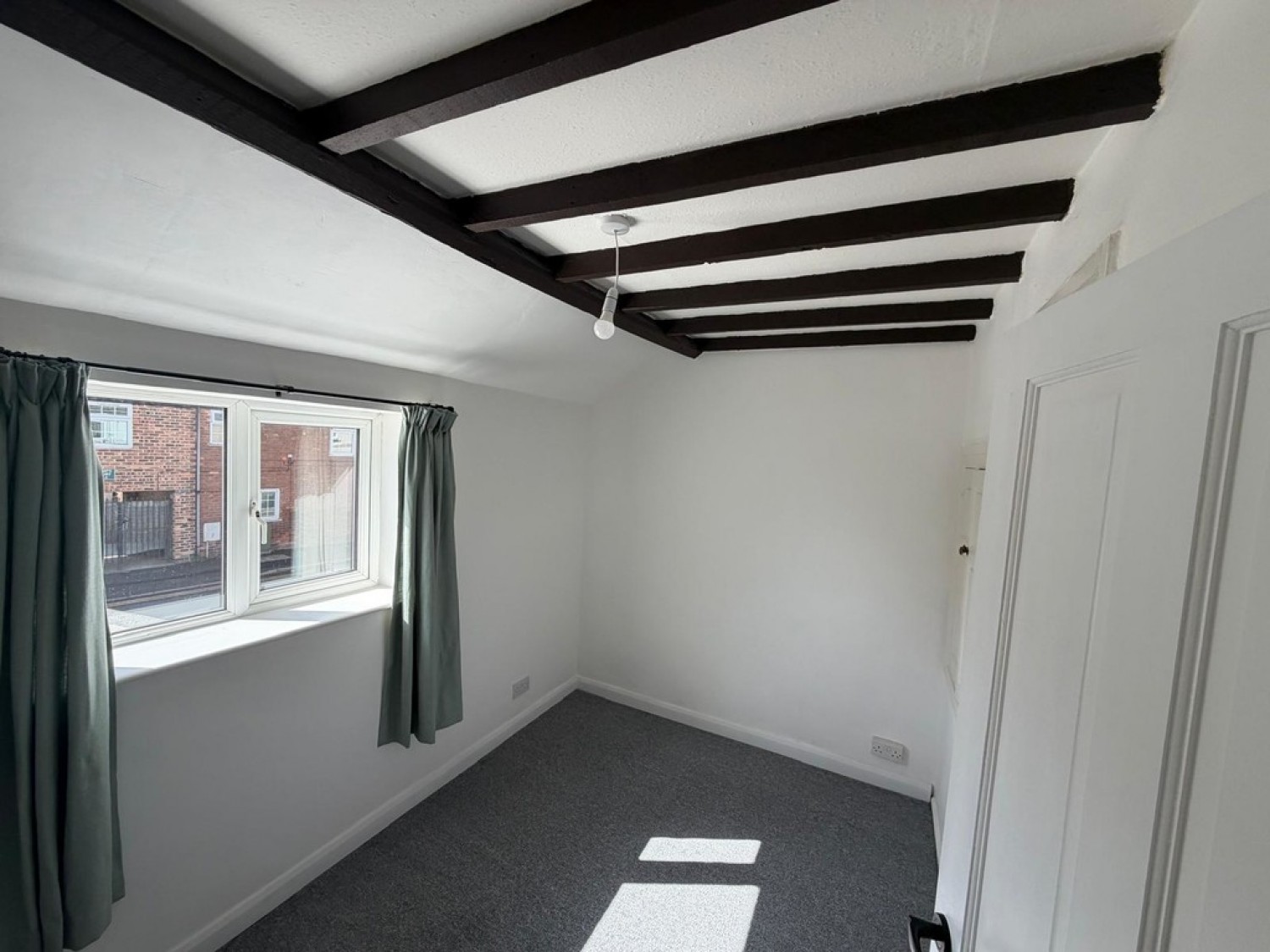 1 bedroom Flat for Letting Avenue road