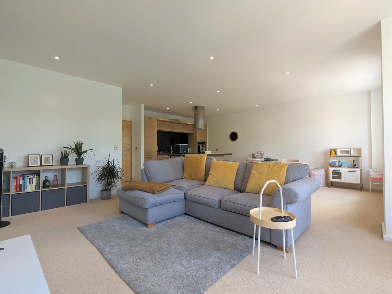 2 bedroom Flat for Letting West Park