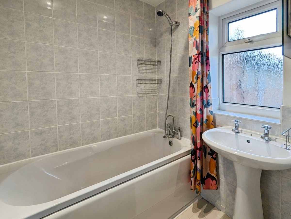 Almsford Drive, Harrogate