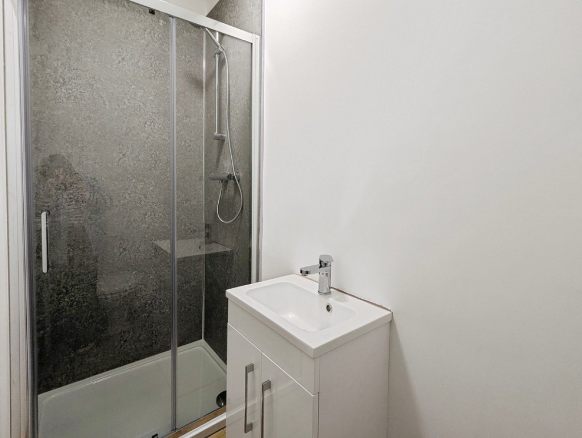 Flat 1, 6 Dragon Avenue