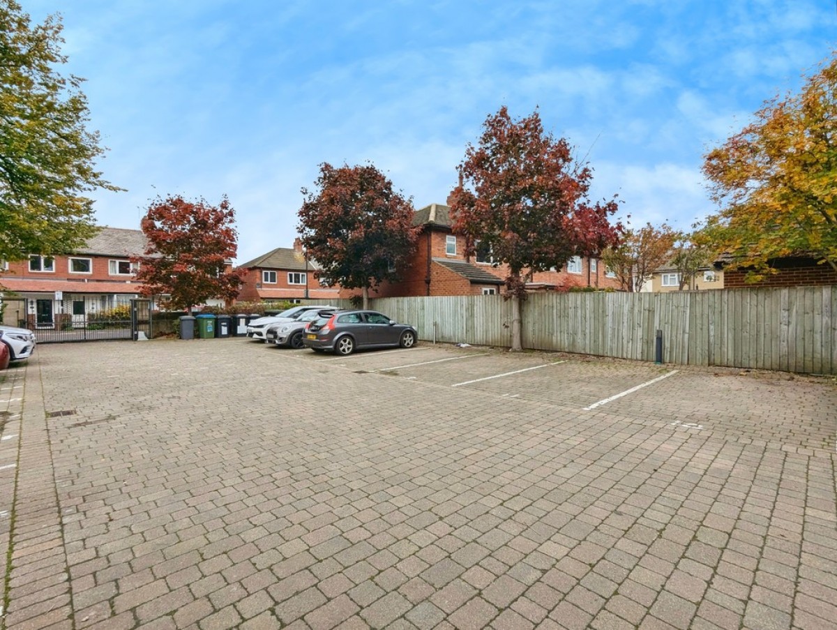 Eton Court, Roseville Avenue