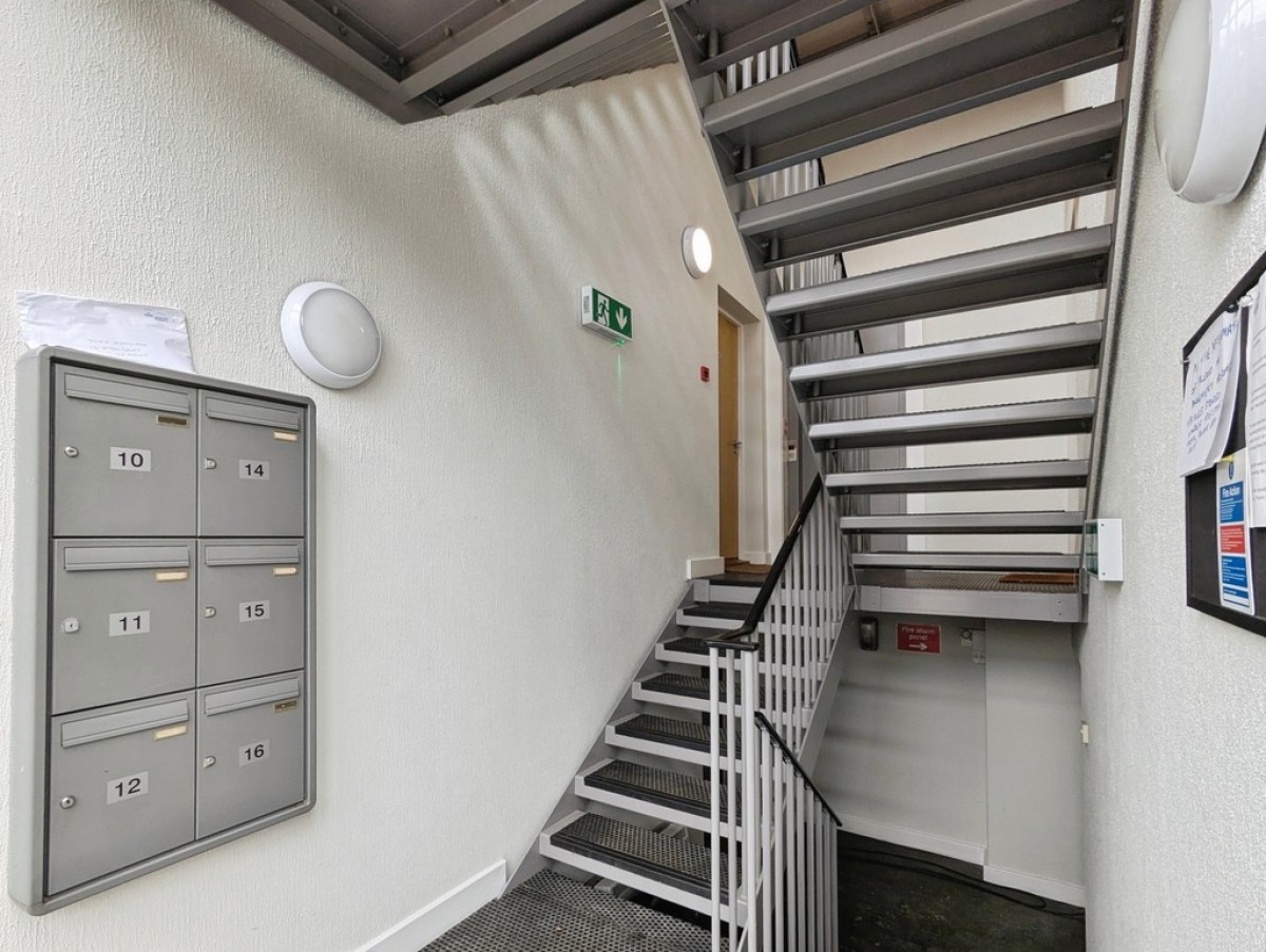 Eton Court, Roseville Avenue