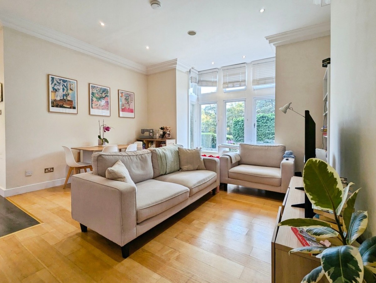 Eton Court, Roseville Avenue