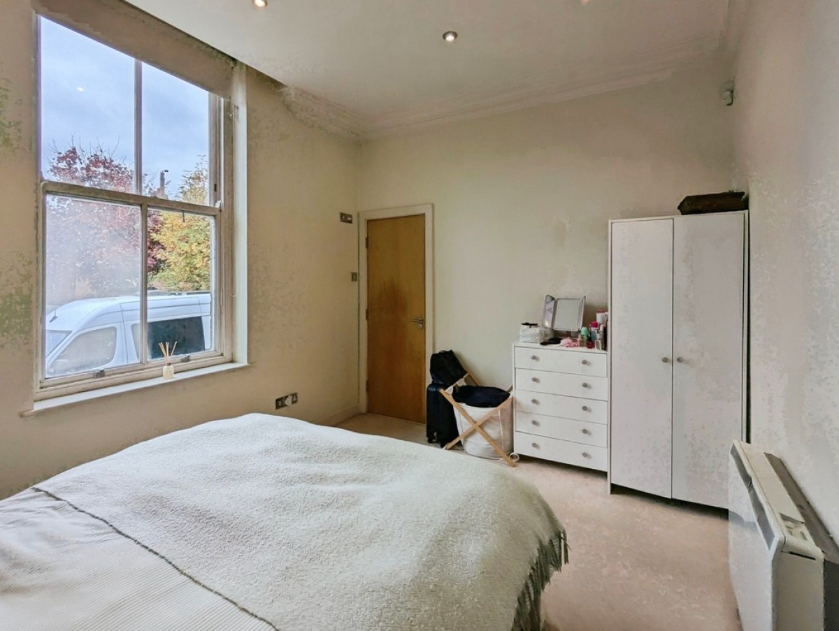 Eton Court, Roseville Avenue