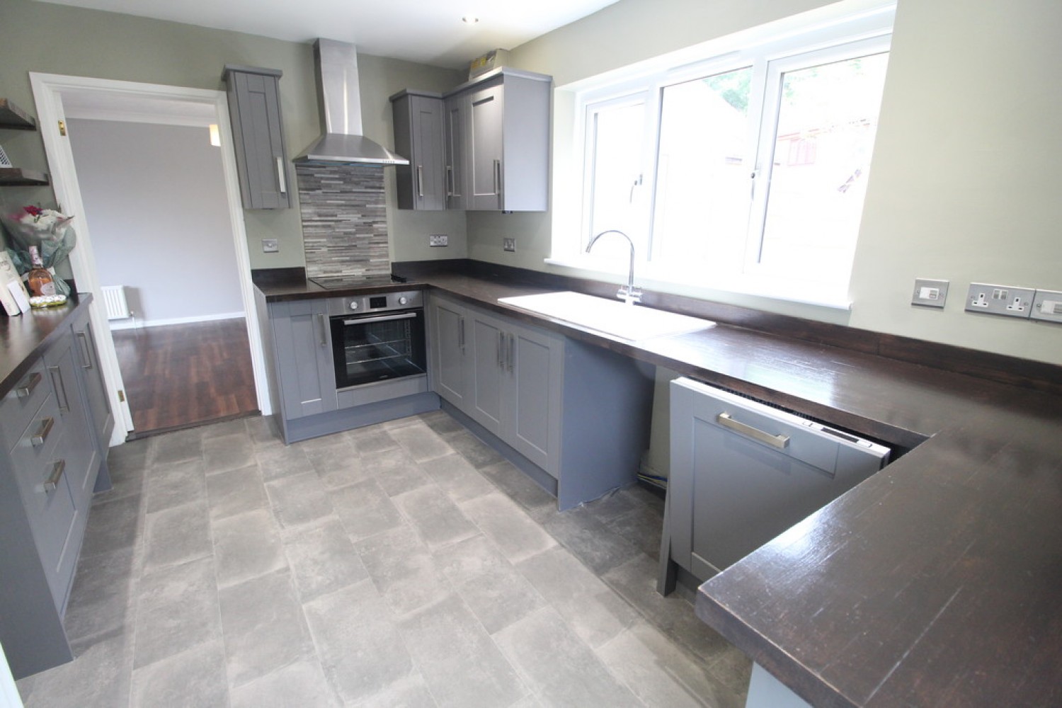 Howes Avenue, Thurston