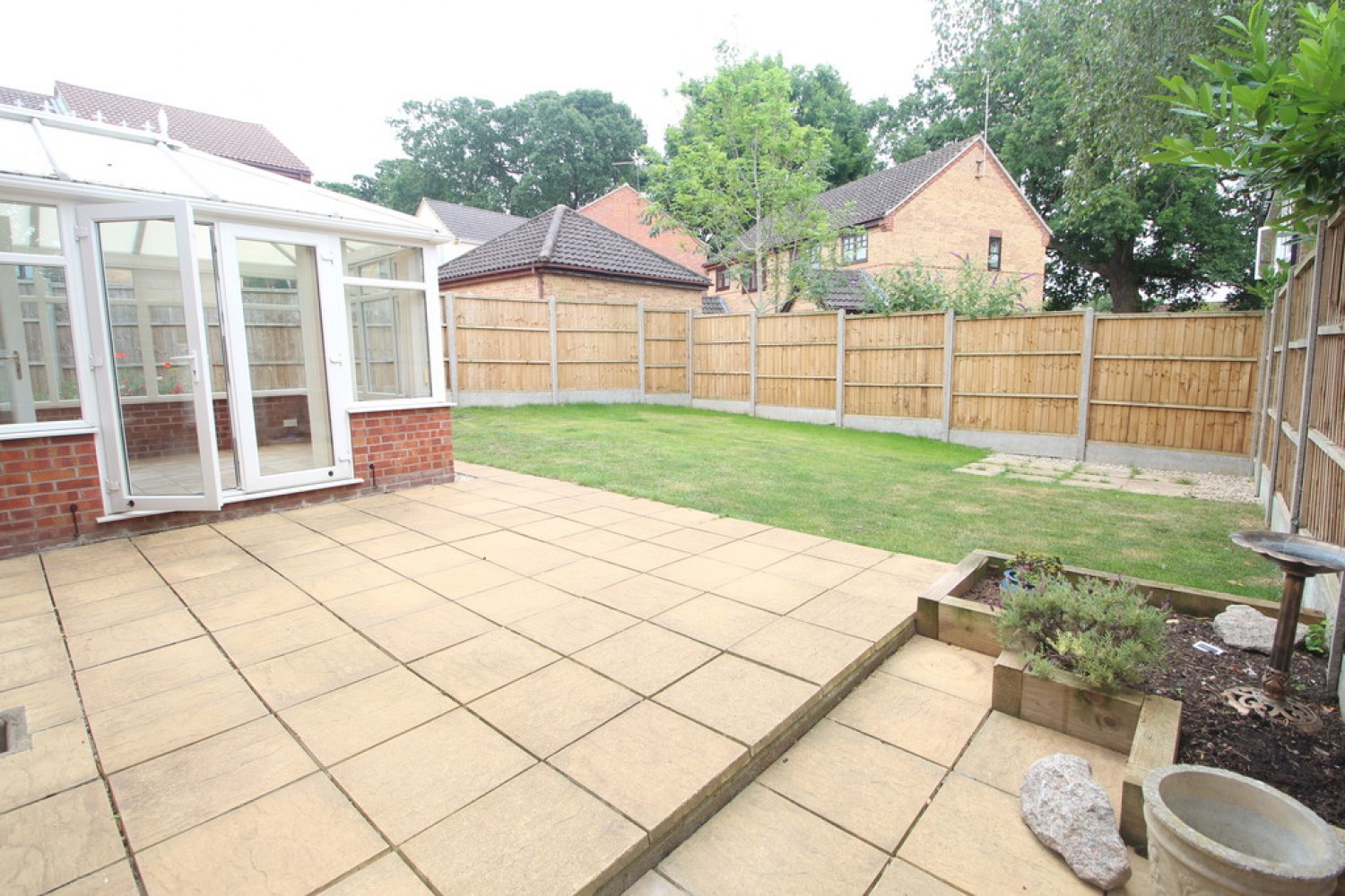 Howes Avenue, Thurston