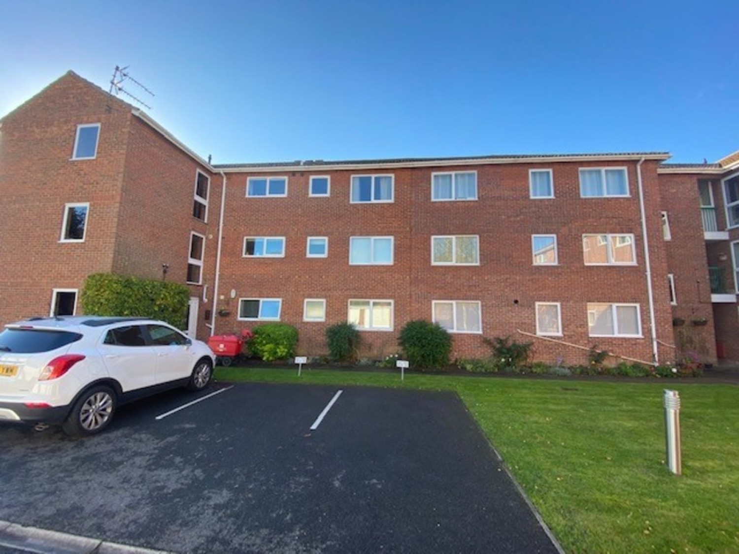 2 bedroom Flat for Letting Fairlawns, Newmarket