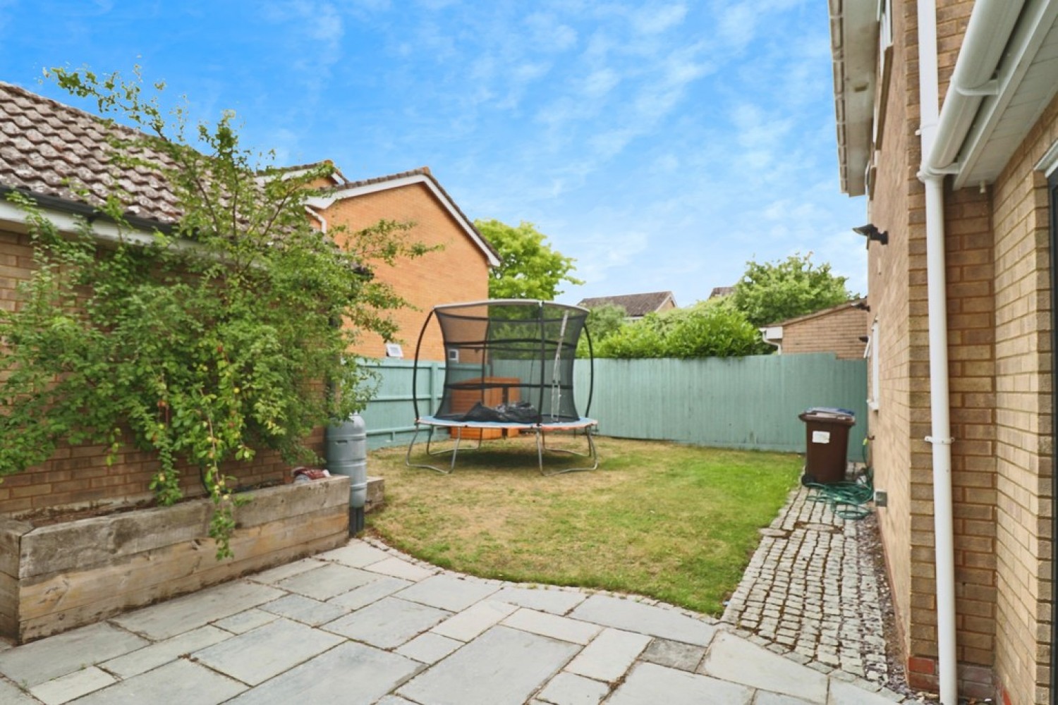 23 Thomas Close