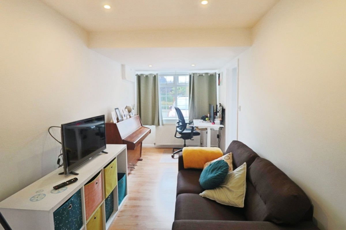 23 Thomas Close