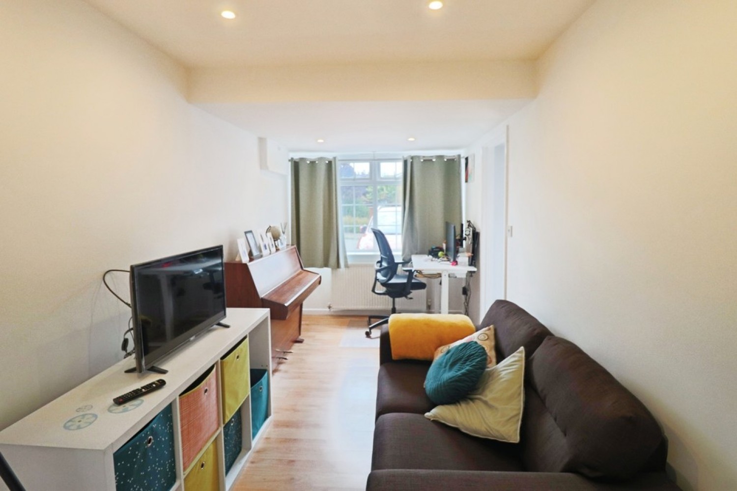 23 Thomas Close