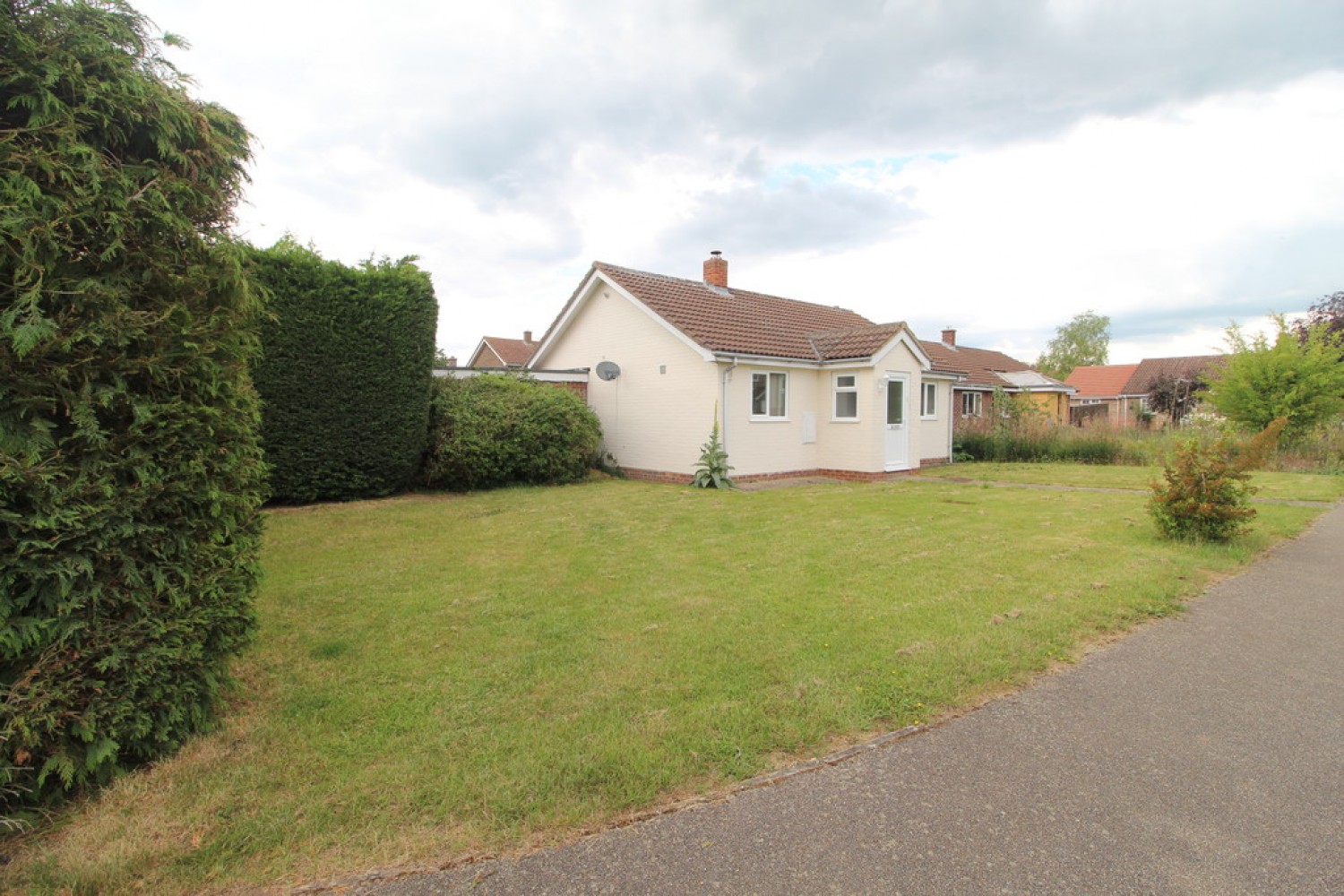 2 bedroom Bungalow for Sale Lawshall, Bury St Edmunds, Suffolk