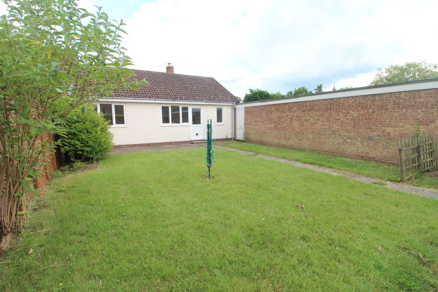 2 bedroom Bungalow for Sale Lawshall, Bury St Edmunds, Suffolk