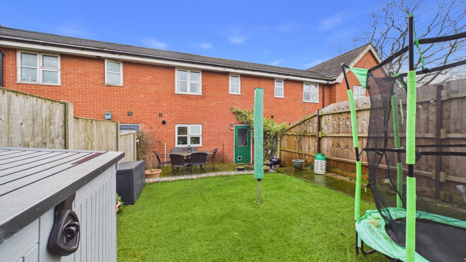 2 bedroom House for Sale Hailes Meadow, Haughley, Suffolk