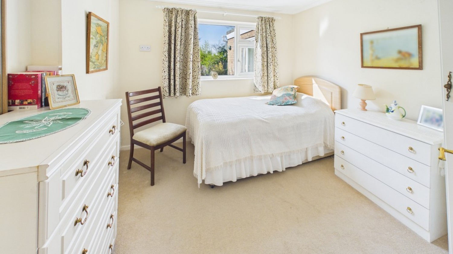 3 bedroom Bungalow for Sale Grosvenor Gardens, Bury St Edmunds, Suffolk