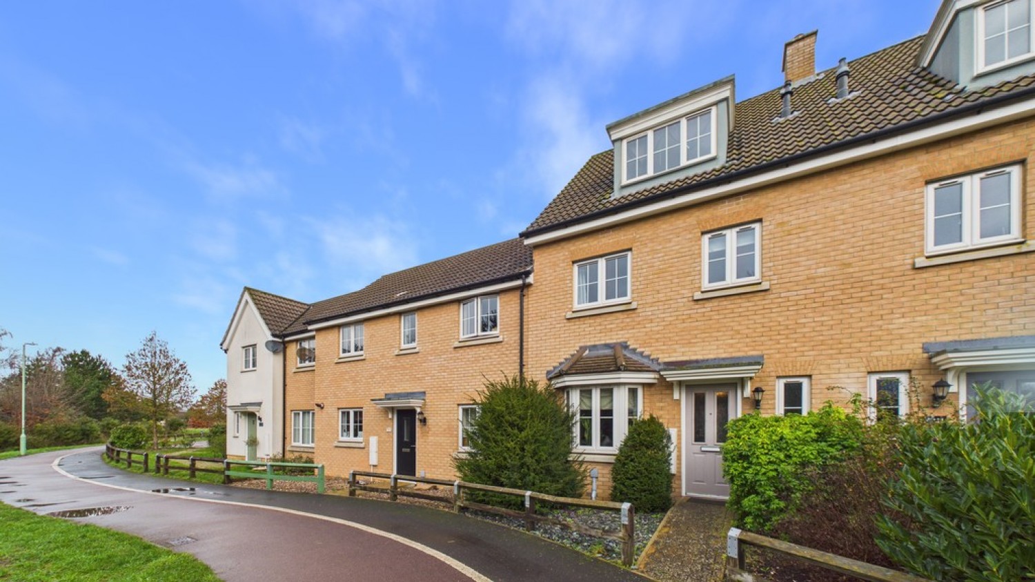 4 bedroom House for Sale Buttercup Walk, Red Lodge, Suffolk