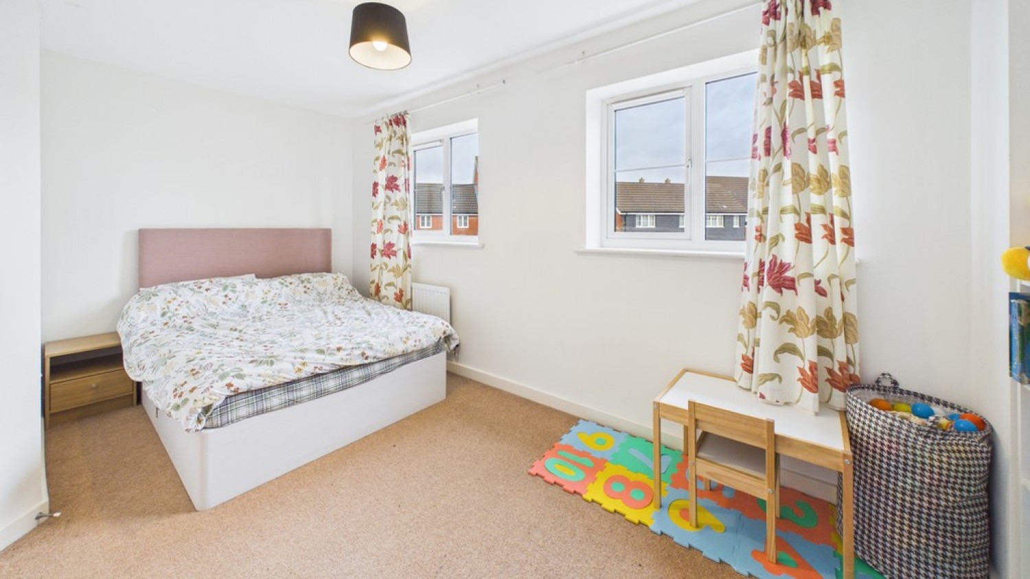 4 bedroom House for Sale Buttercup Walk, Red Lodge, Suffolk