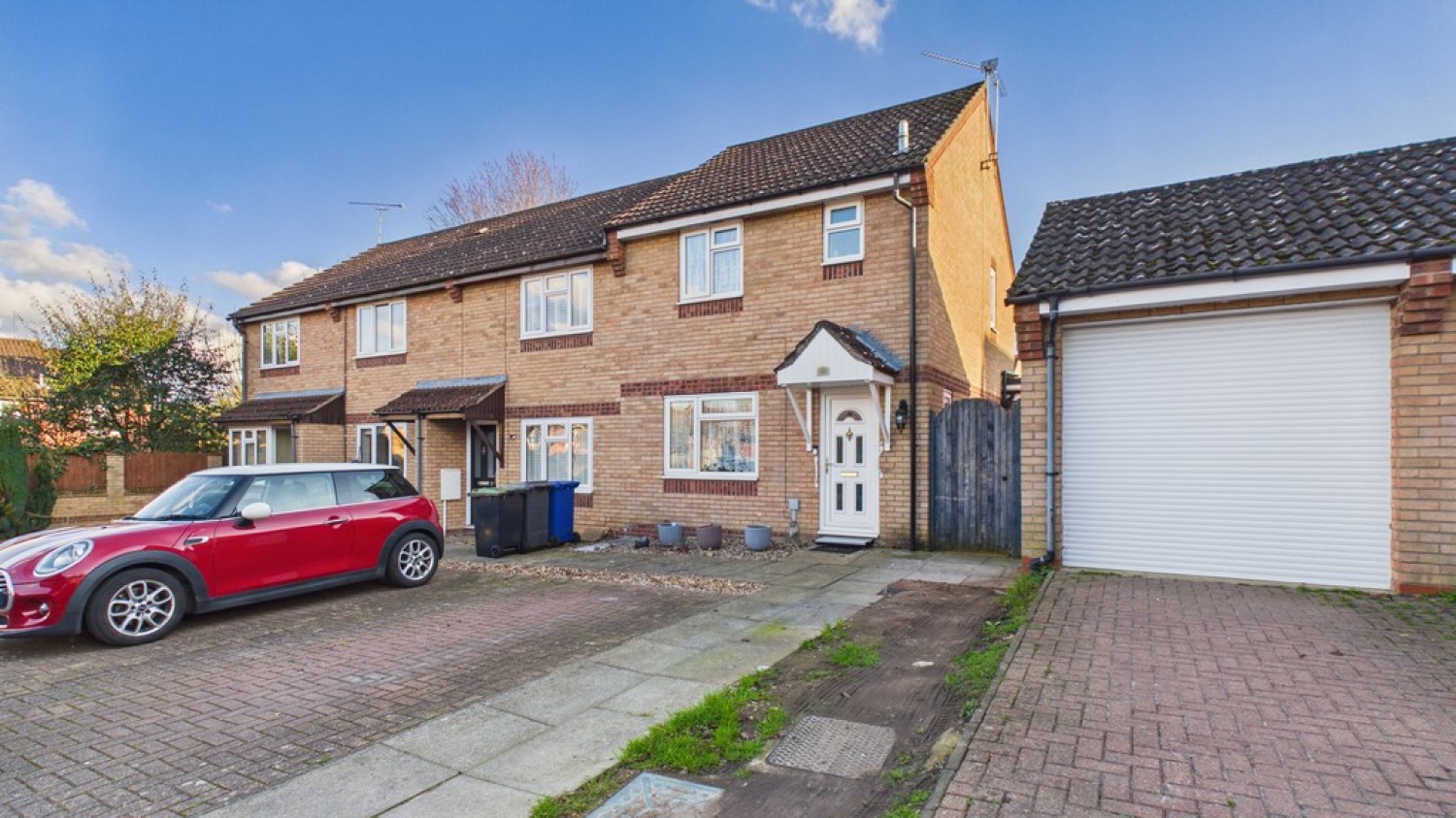 4 bedroom House for Sale Honeysuckle Way, Bury St Edmunds, Suffolk
