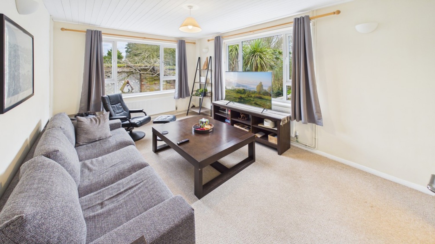 2 bedroom Bungalow for Sale Kings Road, Bury St Edmunds, Suffolk