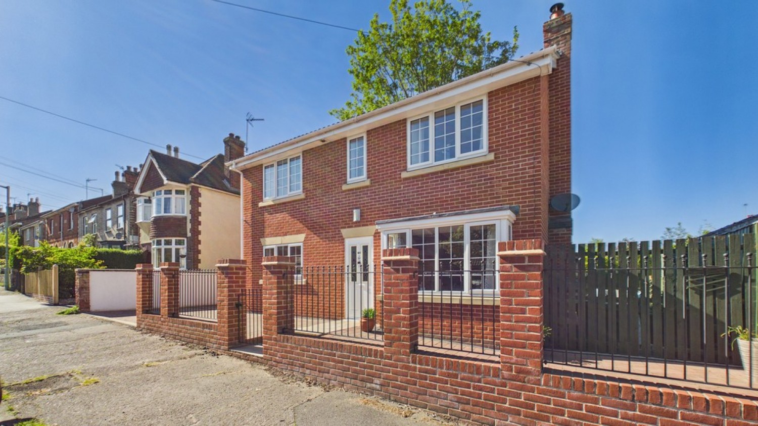 2 bedroom House for Sale Avenue Approach, Bury St Edmunds, Suffolk