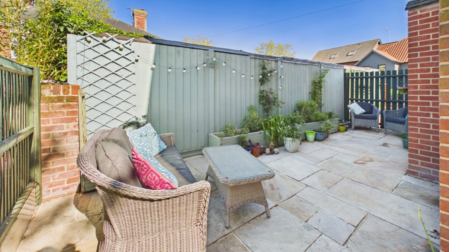 2 bedroom House for Sale Avenue Approach, Bury St Edmunds, Suffolk