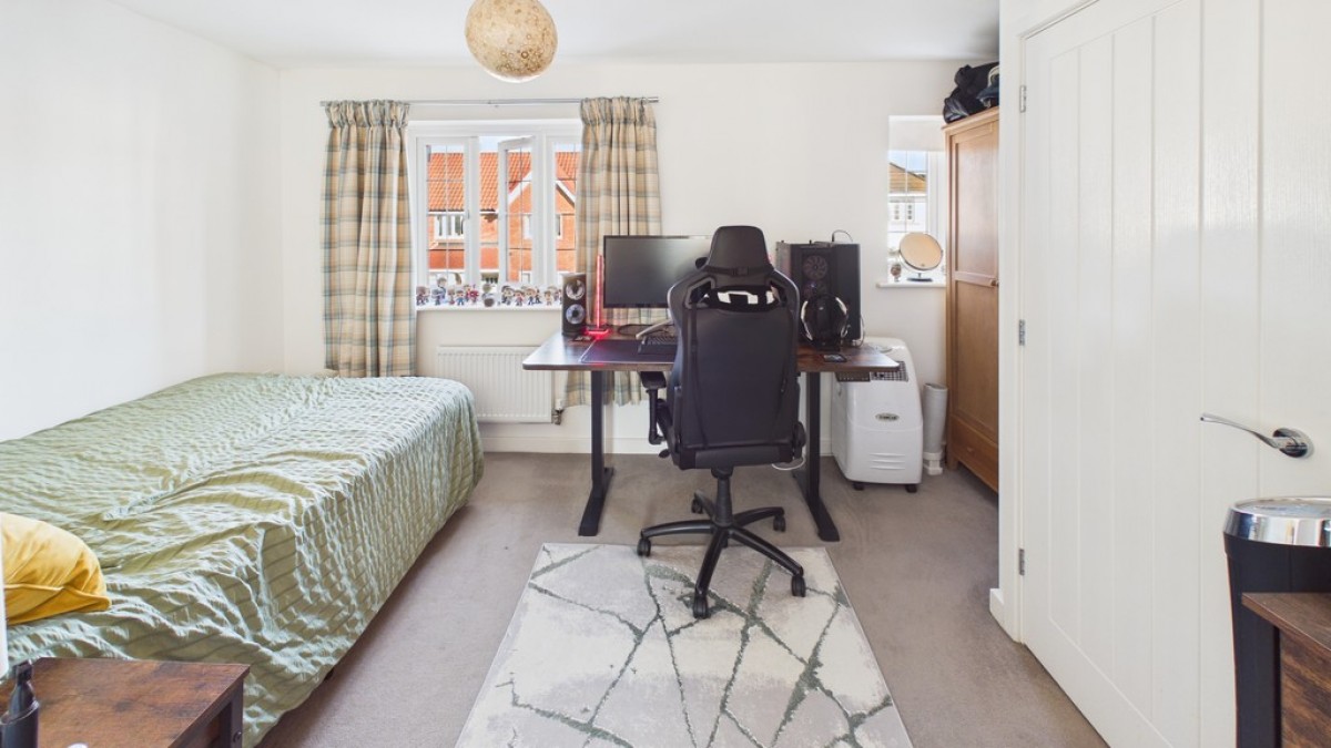 6 Weston Drive, Bury St Edmunds, IP32 6TX