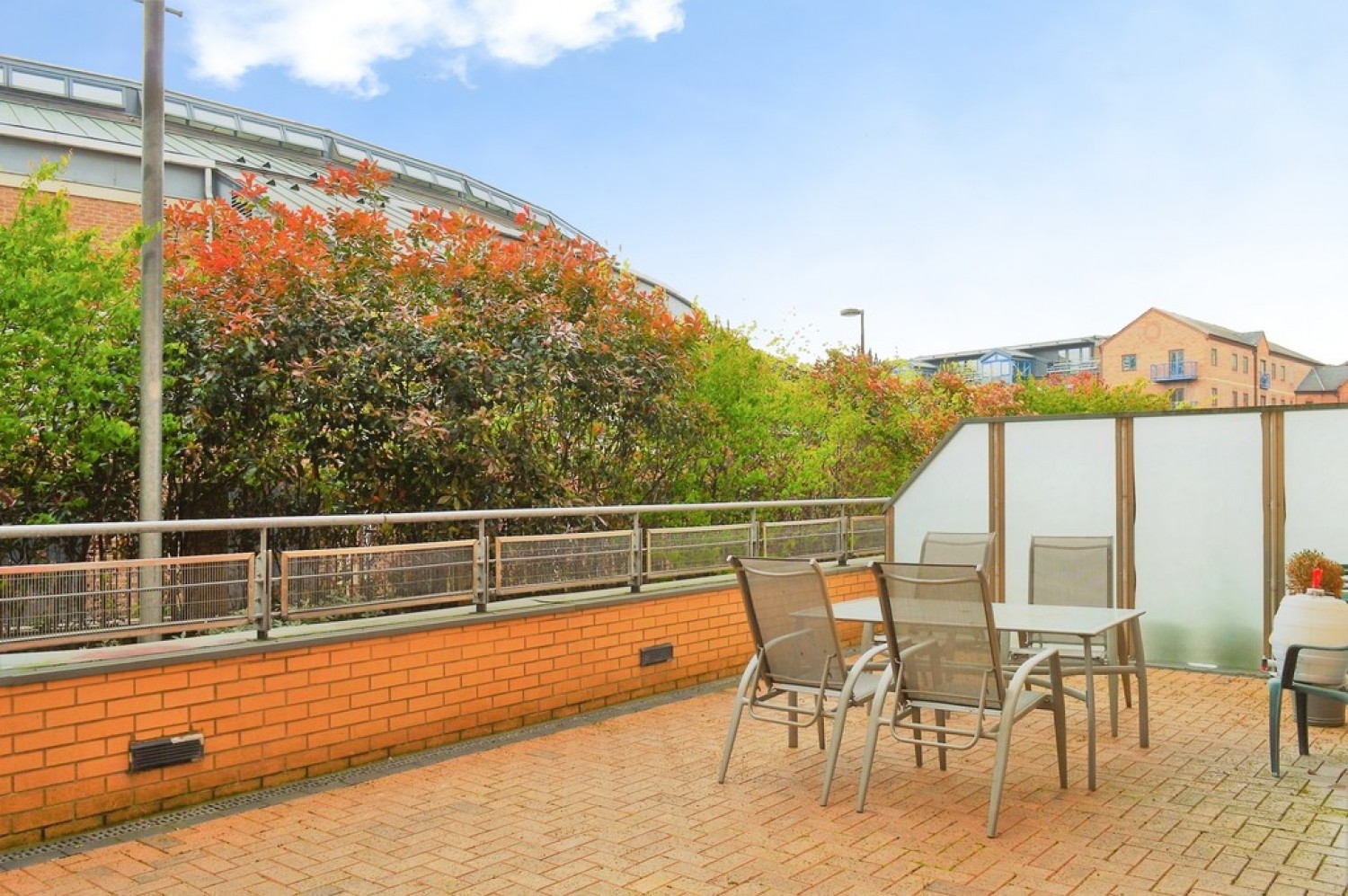 2 bedroom Flat for Letting Admiral Court, Bowman Lane