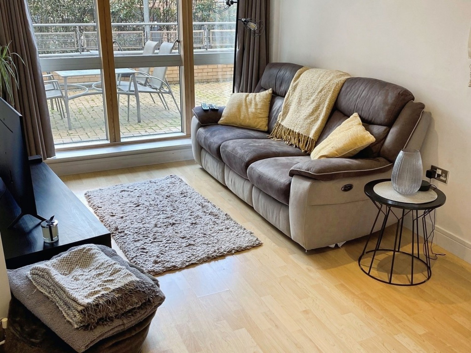 2 bedroom Flat for Letting Admiral Court, Bowman Lane