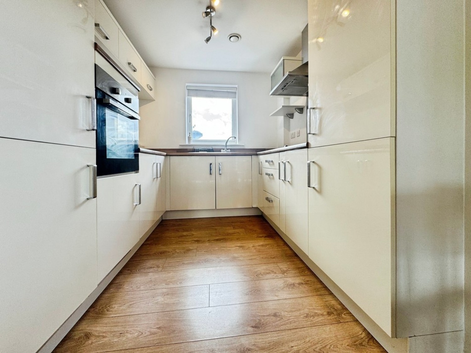 2 bedroom Flat for Letting Cable Place, H2010