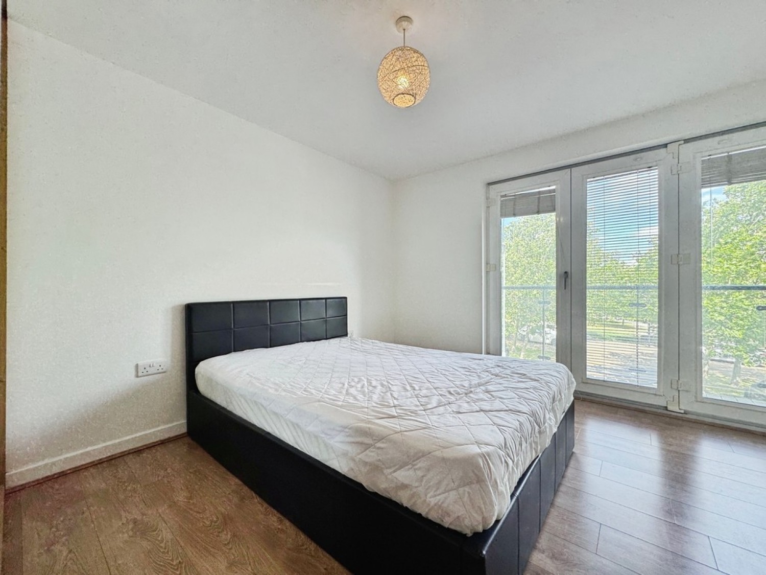 2 bedroom Flat for Letting Cable Place, H2010