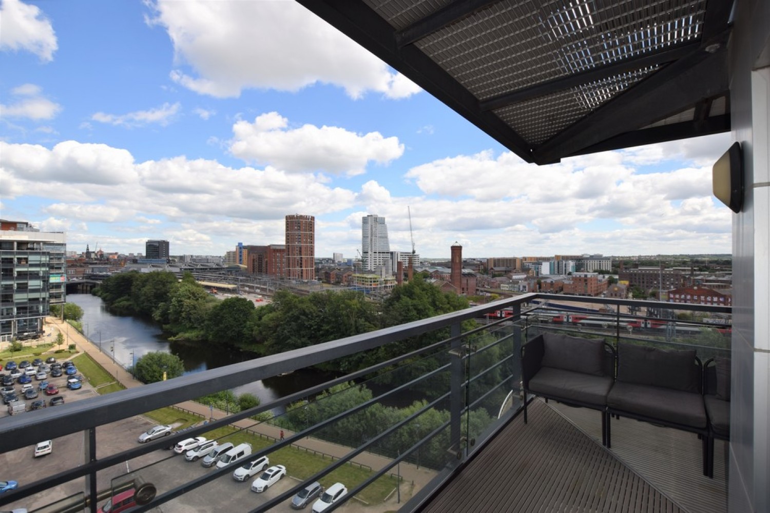 Whitehall Waterfront, Riverside Way