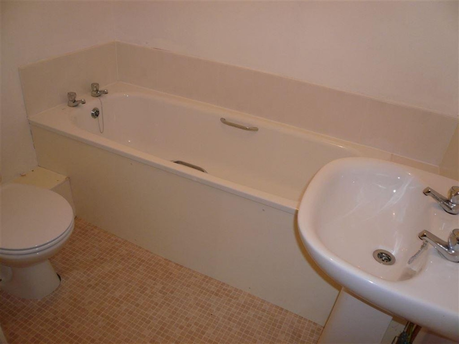 Hunters Court, Hunters Way