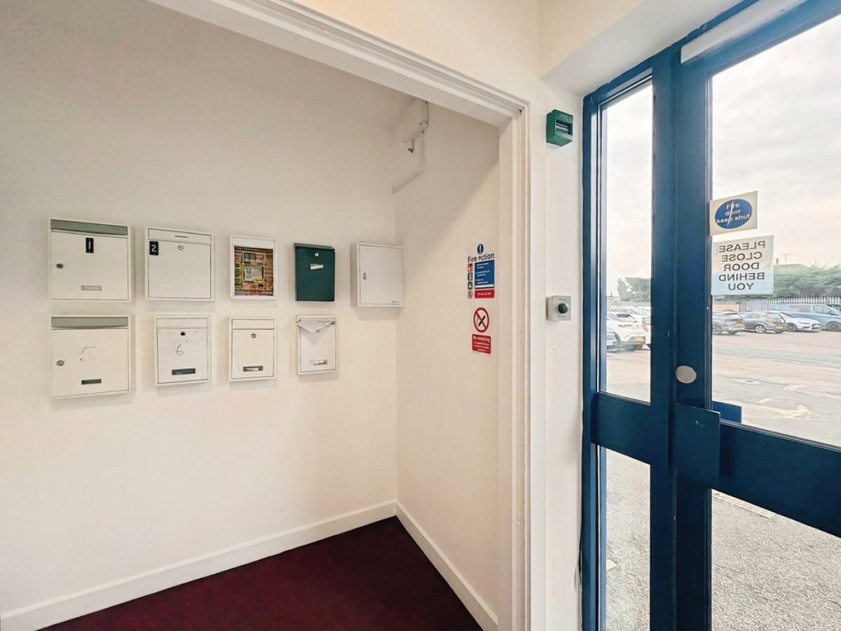 Hunters Court, Hunters Way