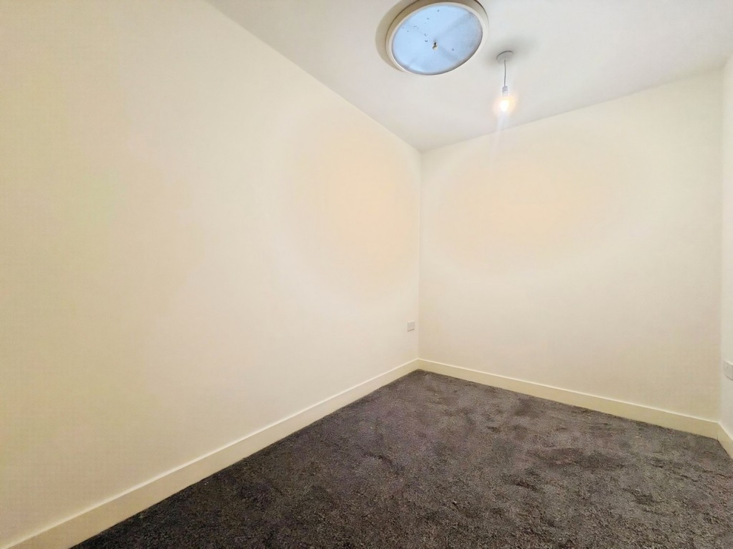 Hunters Court, Hunters Way