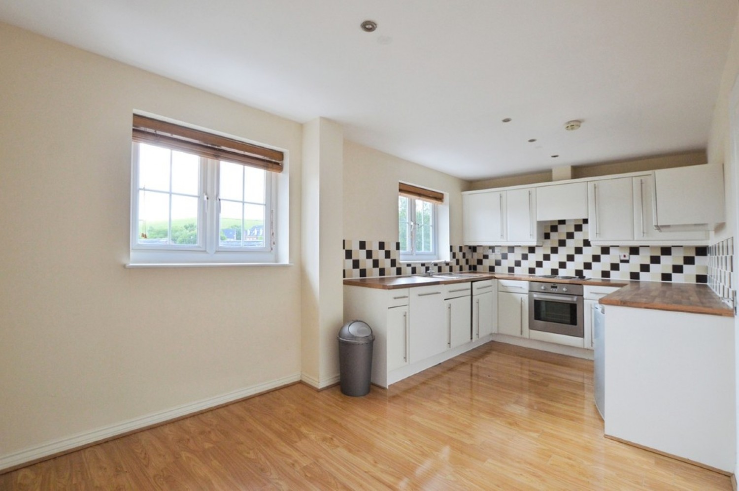 2 bedroom Flat for Letting Tingle View, New Farnley