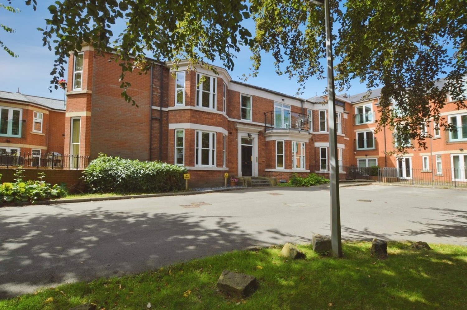 2 bedroom Flat for Letting The Hall, Chapel Allerton