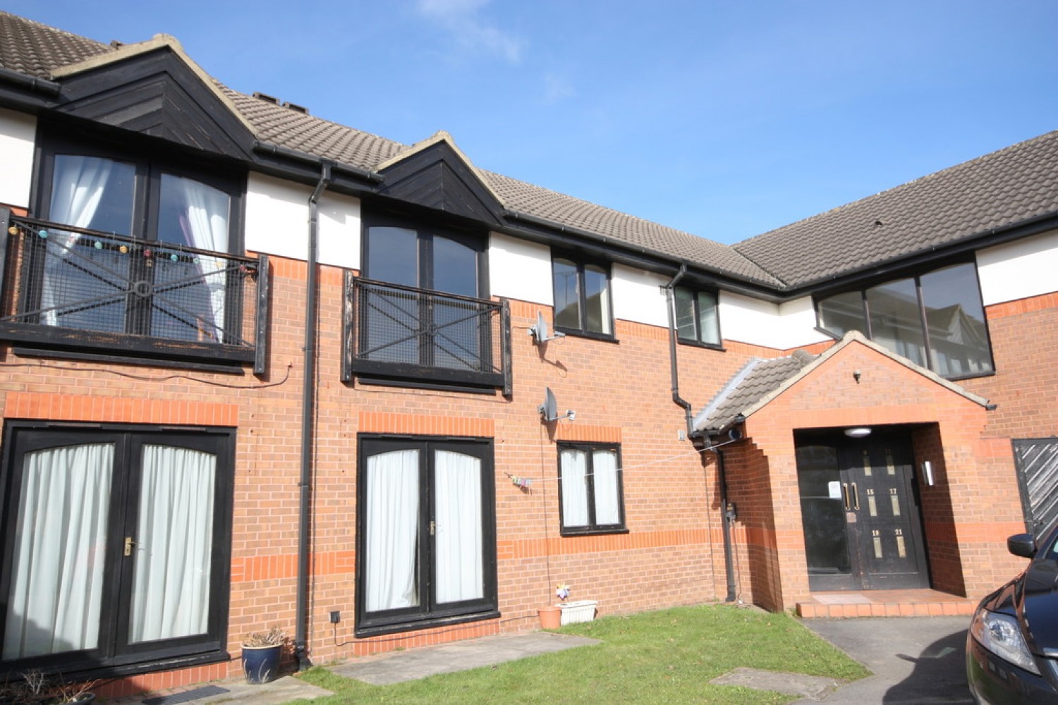 2 bedroom Flat for Letting Cricketers Close