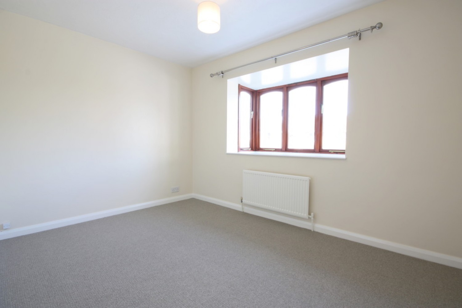 2 bedroom Flat for Letting Cricketers Close