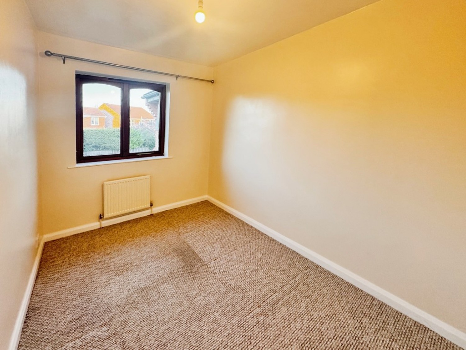 2 bedroom Flat for Letting Cricketers Close