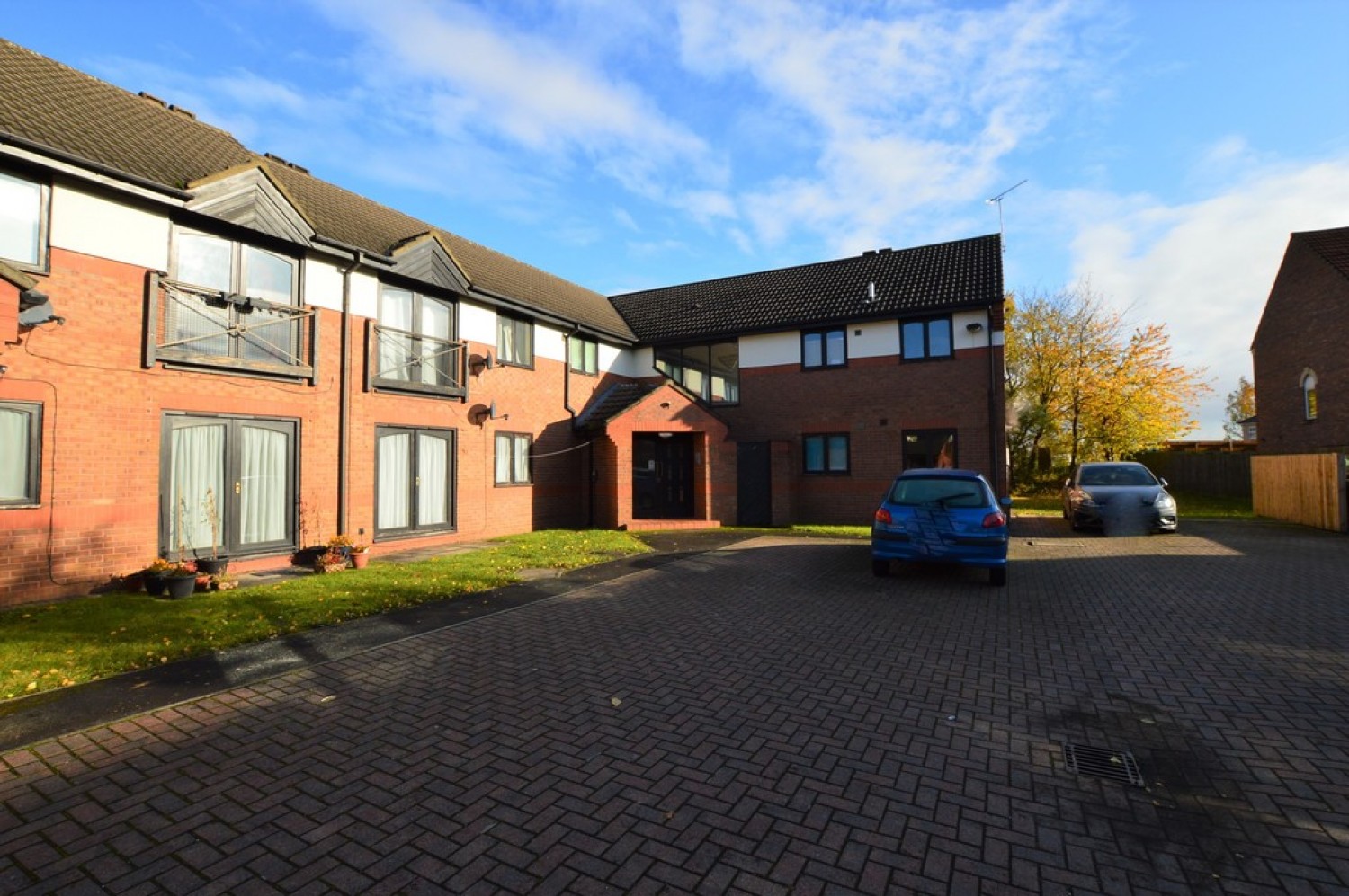 2 bedroom Flat for Letting Cricketers Close