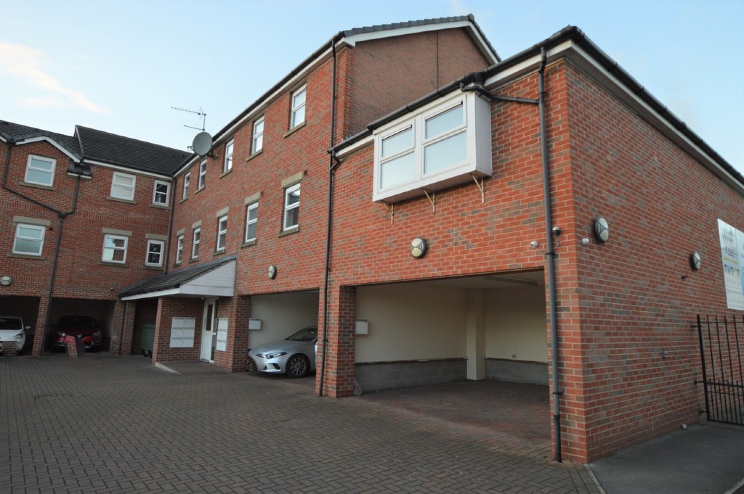 1 bedroom Flat for Letting Headland Court