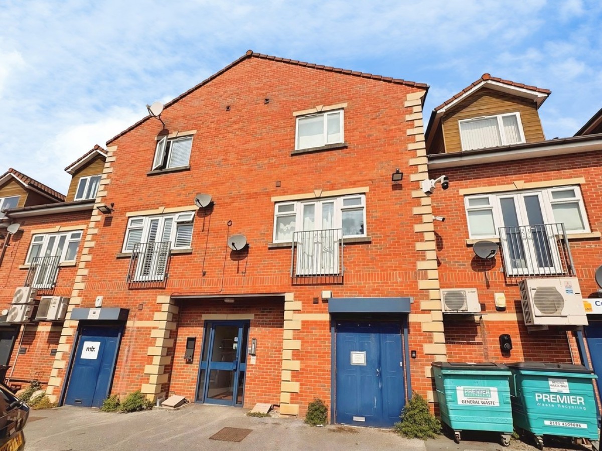 Hunters Court, Hunters Way