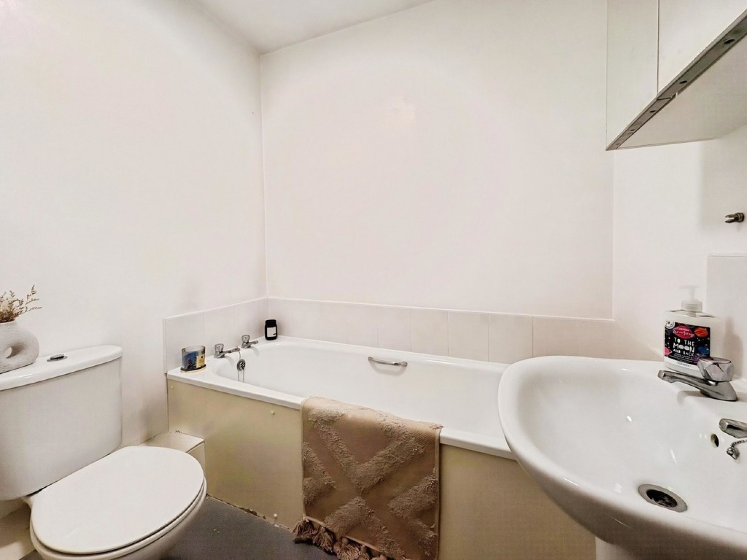2 bedroom Flat for Letting Hunters Court, Hunters Way