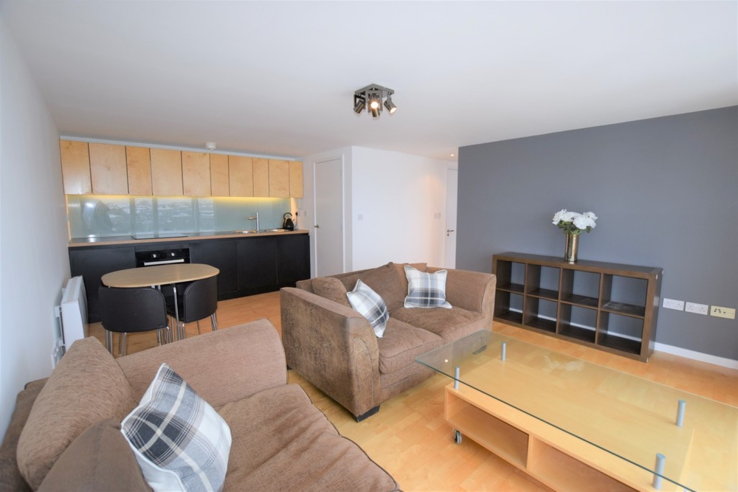 1 bedroom Flat for Letting Saxton, The Avenue